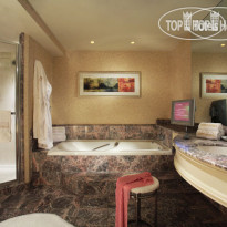 Vogue Hotel Montreal Downtown, Curio Collection by Hilton