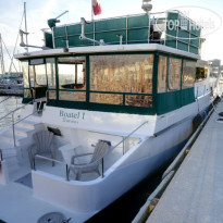 Making Waves Boatel 