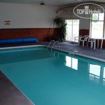 Econo Lodge Inn & Suites Kamloops Крытый бассейн
