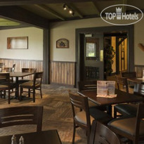 Quality Inn Waddling Dog 