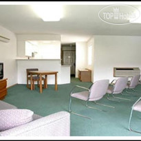 Riverland Inn & Suites