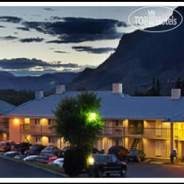 Riverland Inn & Suites