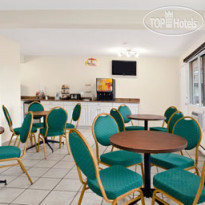 Super 8 Kamloops East 