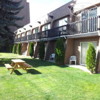 Village Green Hotel 