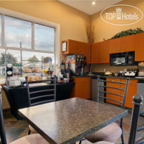 Days Inn And Suites Revelstoke 