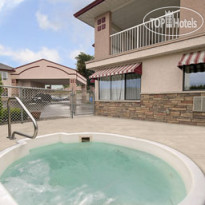 Super 8 Lake Country - Winfield Area 