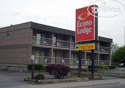 Hotel photo Econo Lodge By the Falls 2*