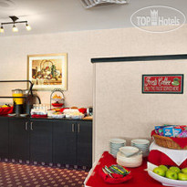 Ramada Trenton Столовая