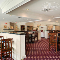 Ramada Trenton Столовая