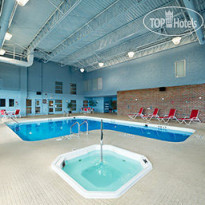 Ramada Trenton Бассейн