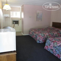 Parkway Motel