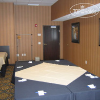 Holiday Inn Express & Suites Airport - Calgary Комната переговоров