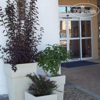 Holiday Inn Express & Suites Airport - Calgary Вход в отель