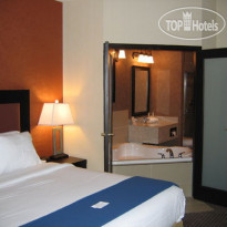 Holiday Inn Express & Suites Airport - Calgary Jacuzzi Suite