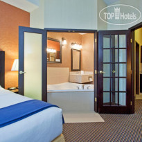 Holiday Inn Express & Suites Airport - Calgary Jacuzzi Suite