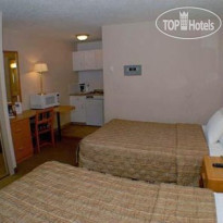 Econo Lodge & Suites Lethbridge