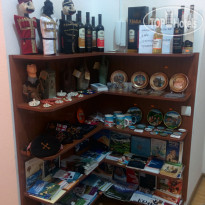 Rooms & Hostel By Limelight Вино, сувенирные и информация 