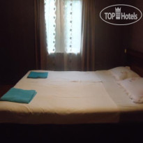 Lola Guesthouse 