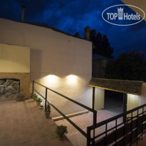 Log Inn Boutique Hotel