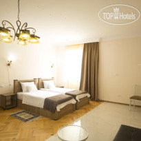 Log Inn Boutique Hotel
