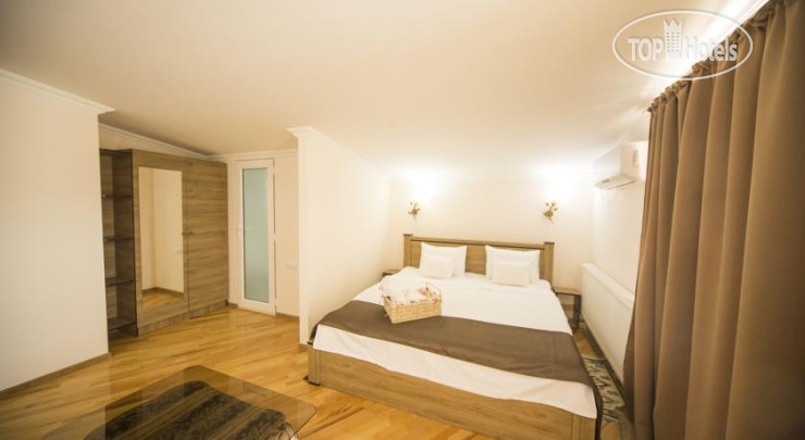 Log Inn Boutique Hotel