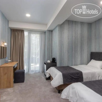 Brooch Hotel 