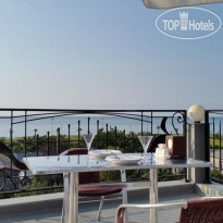 Beach House Hotel 