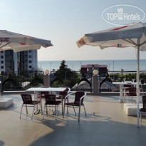 Beach House Hotel 
