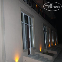Beach House Hotel 