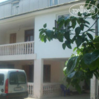 Mari Guest House