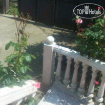 Mari Guest House