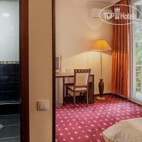 Orange Hotel
