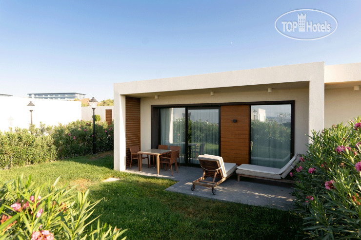 Sea Breeze White Villas