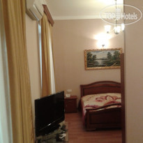 Capital Hotel Трехместный номер