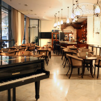 Ani Plaza 