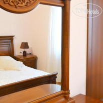 Monument Guest House 