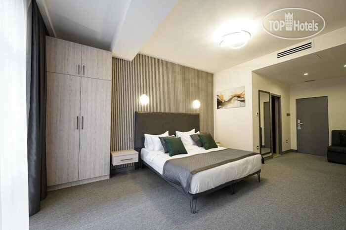 Dynasty Hotel (Династия)