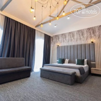 Dynasty Hotel 
