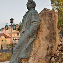 Дом творчества писателей (Writers House)