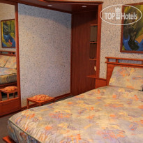Дом творчества писателей (Writers House)