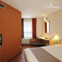 Ibis Aachen Normaluhr 