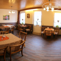 Chapeau-Claque Bistro Und Pension  