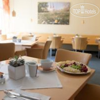 Hotel UHU Garni Koln Столовая