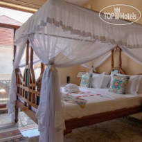 Sunny Palms Beach Bungalows 
