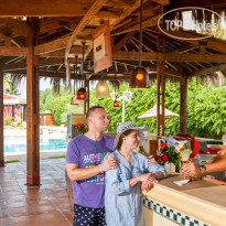 Royal Kenz Hotel Thalasso & Spa Бар у бассейна