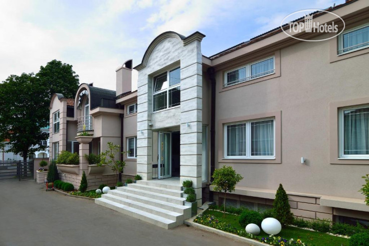 Hotel photo Garni Hotel D10 4*