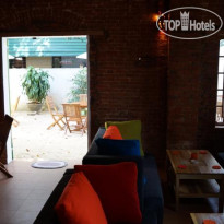 Oasis Bar And Hostel 
