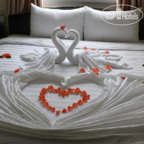 Jade Hotel 