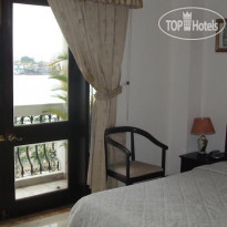 Y Van Hotel