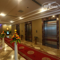Petro Hotel Холл